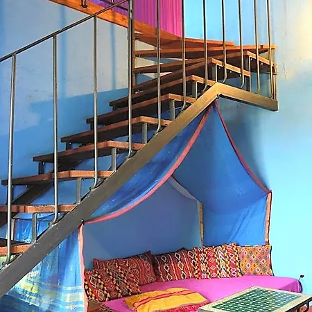 Alma De Romero *